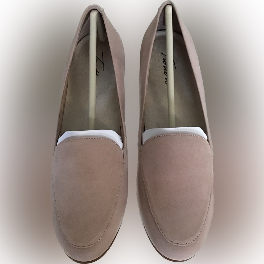 NWT Trotters Monarch Loafer Blush